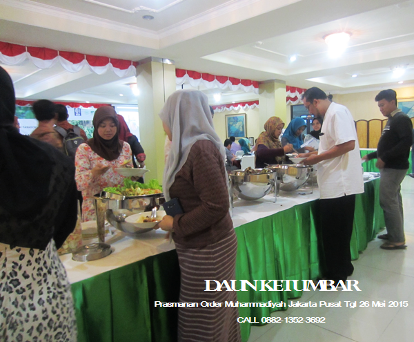 Menu prasmanan  tradisional Jakarta Pusat