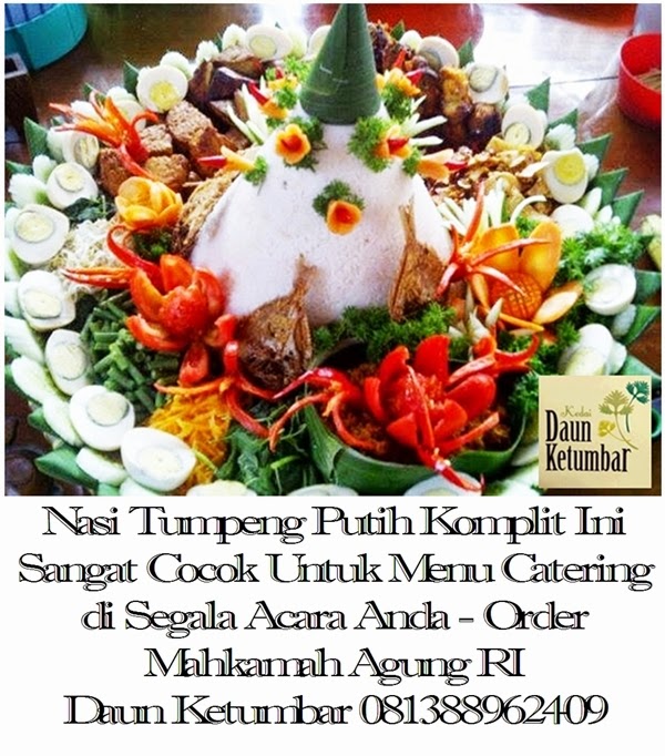 Nasi tumpeng komplit di Jakarta